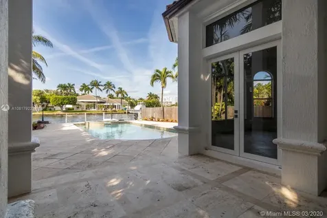 530 N Parkway Golden Beach FL 33160