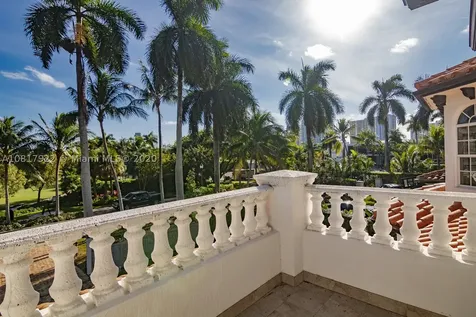 530 N Parkway Golden Beach FL 33160