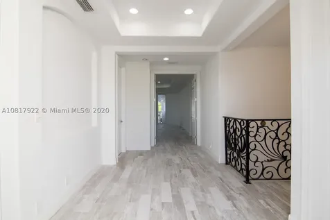 530 N Parkway Golden Beach FL 33160