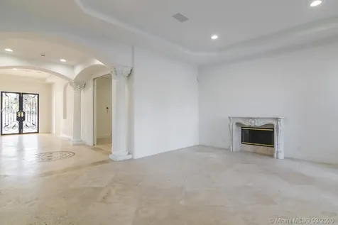 530 N Parkway Golden Beach FL 33160