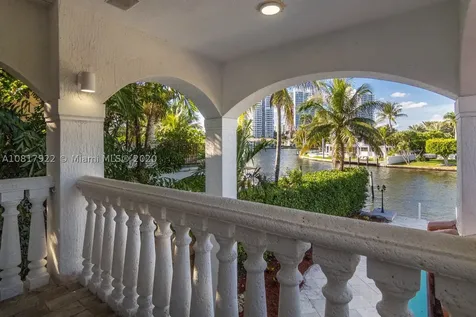530 N Parkway Golden Beach FL 33160