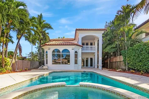 530 N Parkway Golden Beach FL 33160