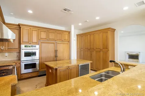 530 N Parkway Golden Beach FL 33160