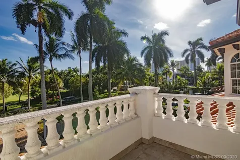 530 N Parkway Golden Beach FL 33160