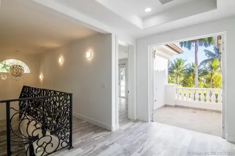 530 N Parkway Golden Beach FL 33160