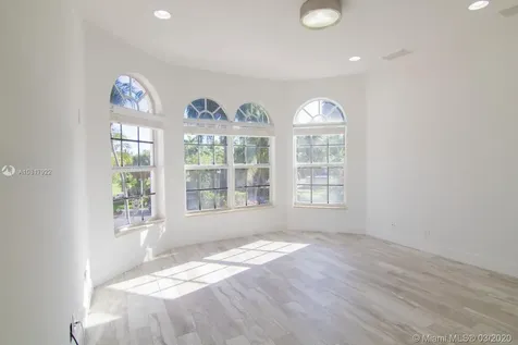 530 N Parkway Golden Beach FL 33160