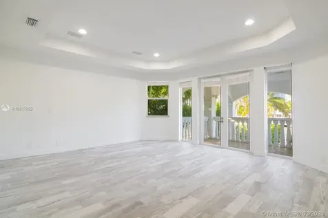 530 N Parkway Golden Beach FL 33160