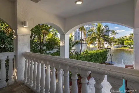 530 N Parkway Golden Beach FL 33160