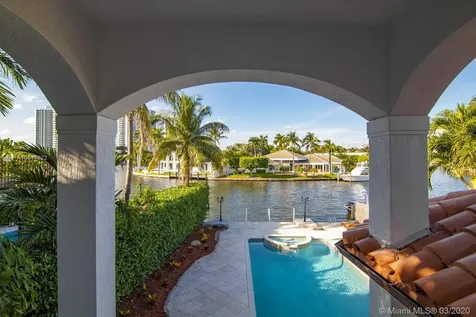 530 N Parkway Golden Beach FL 33160