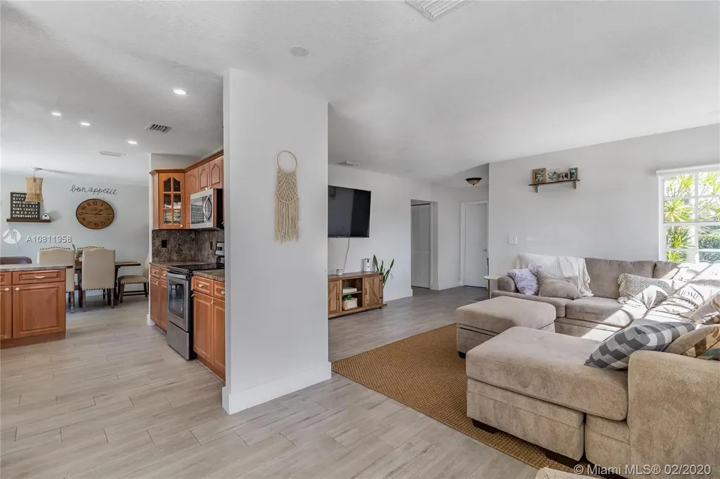 7621 S Oakmont Circle Hialeah FL 33015