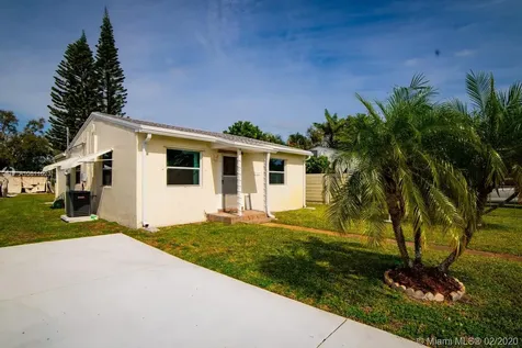 2727 Taylor Street Hollywood FL 33020