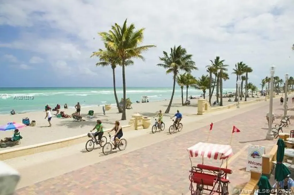 1480 N Trafalgar Circle Hollywood FL 33020