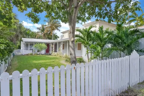 9234 Bay Drive Surfside FL 33154