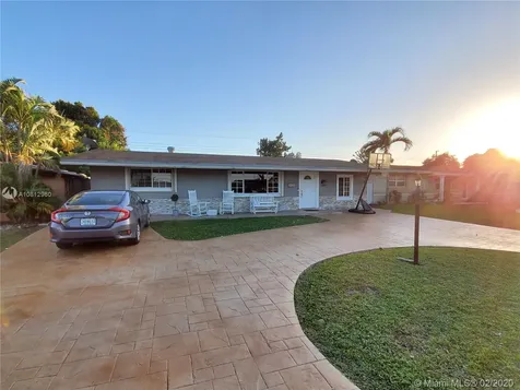8420 NW 10th Street Pembroke Pines FL 33024