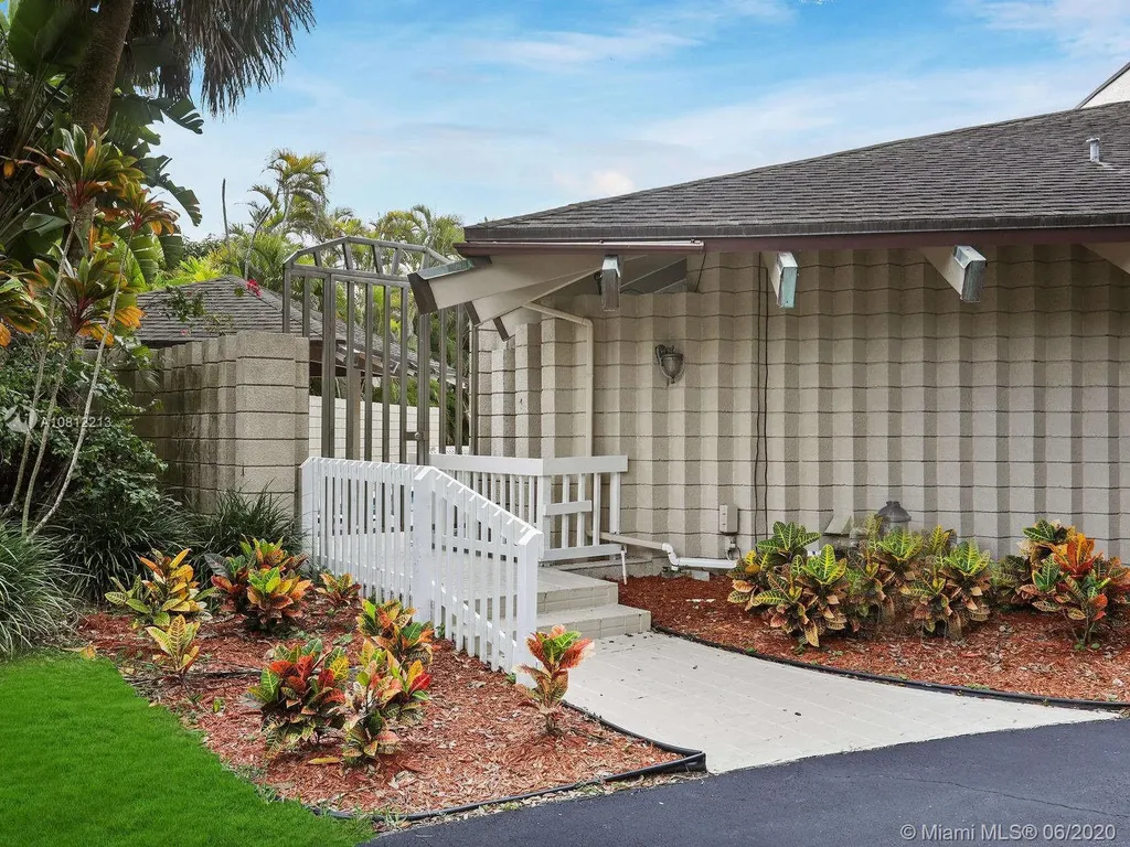 10625 SW 89th Court Miami FL 33176