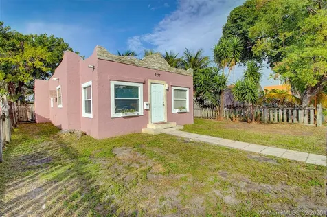 2137 Lincoln Street Hollywood FL 33020