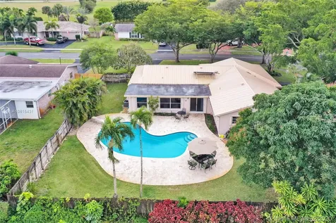 6241 SW 9th Street Plantation FL 33317