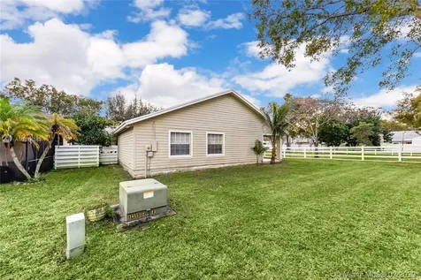 14502 SW 142nd Court Circle S Miami FL 33186