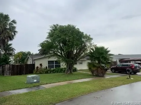 8951 SW 182nd Terrace Palmetto Bay FL 33157