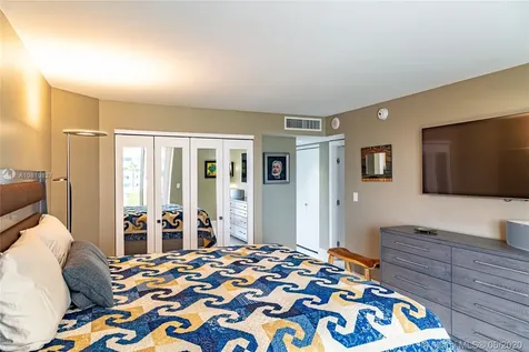 6423 Collins Avenue Miami Beach FL 33141