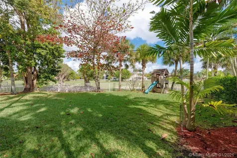 1181 SW 158th Avenue Pembroke Pines FL 33027