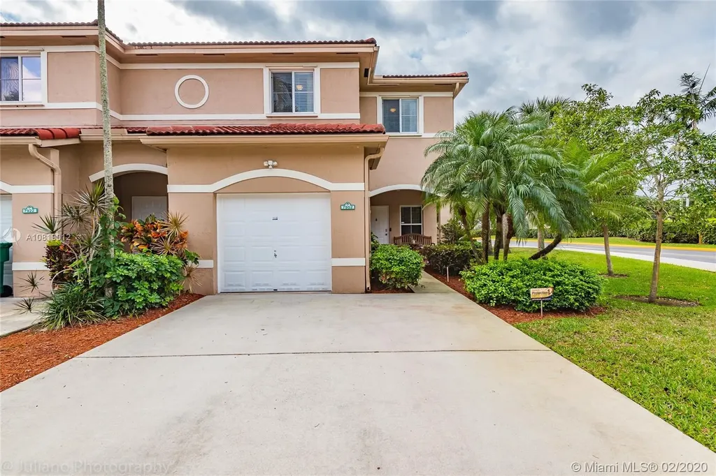 7952 N Southwood Circle Davie FL 33328
