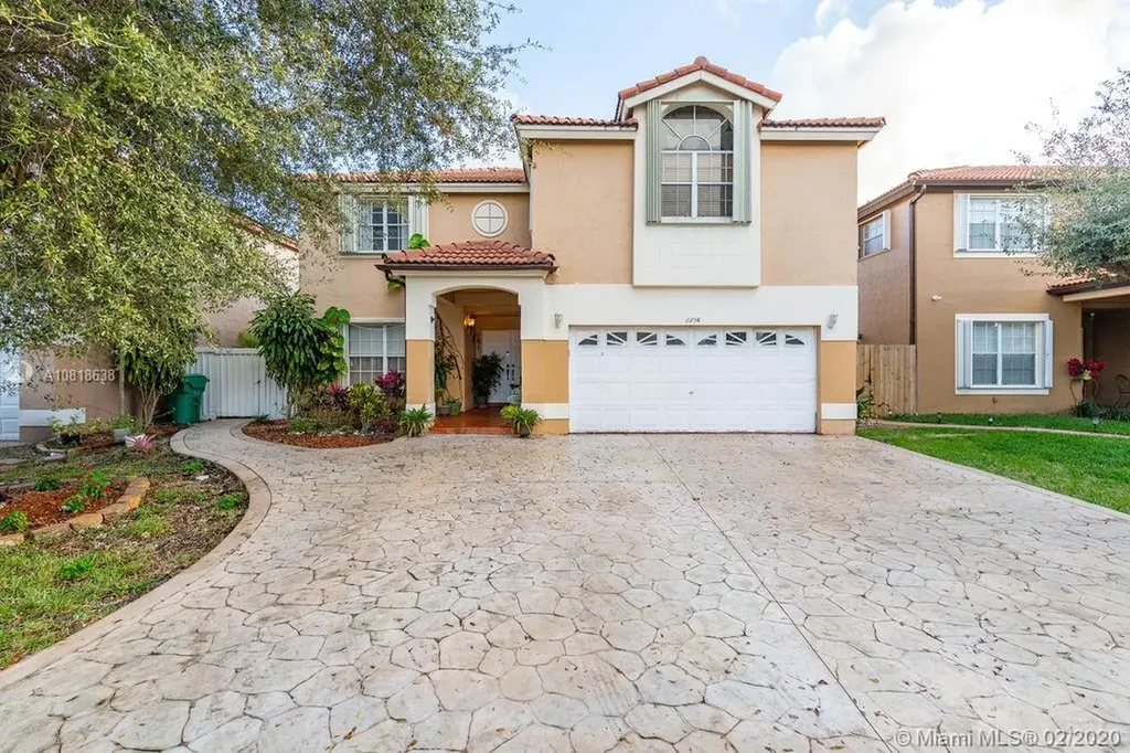 8256 NW 195th Terrace Hialeah FL 33015