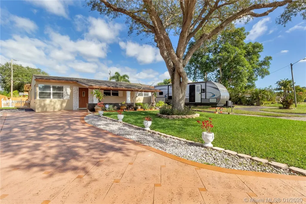6781 Meade Street Hollywood FL 33024