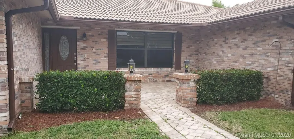 674 NW 111th Way Coral Springs FL 33071