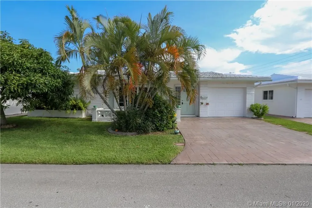 6902 NW 74th Place Tamarac FL 33321
