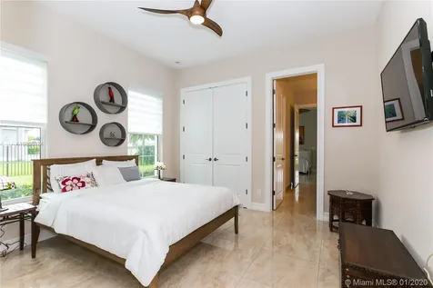 4895 E Sterling Ranch Circle Davie FL 33314