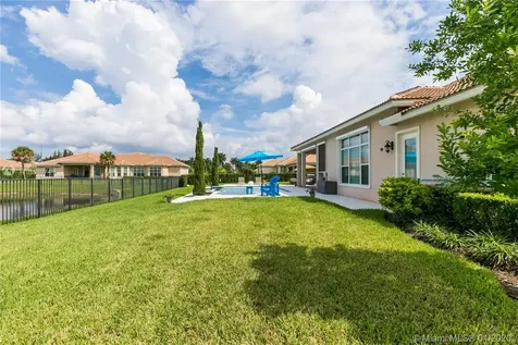 4895 E Sterling Ranch Circle Davie FL 33314