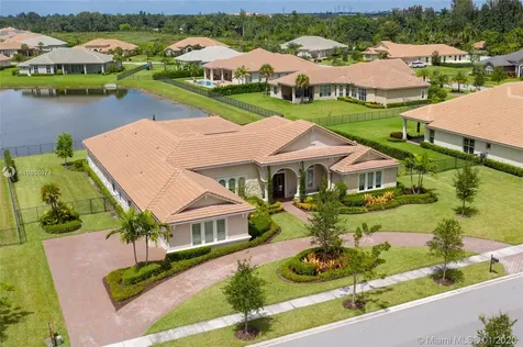 4895 E Sterling Ranch Circle Davie FL 33314