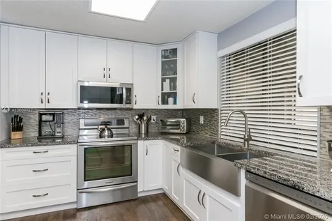 1964 Sacramento Weston FL 33326