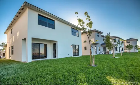 8823 NW 155 Terrace Miami Lakes FL 33018