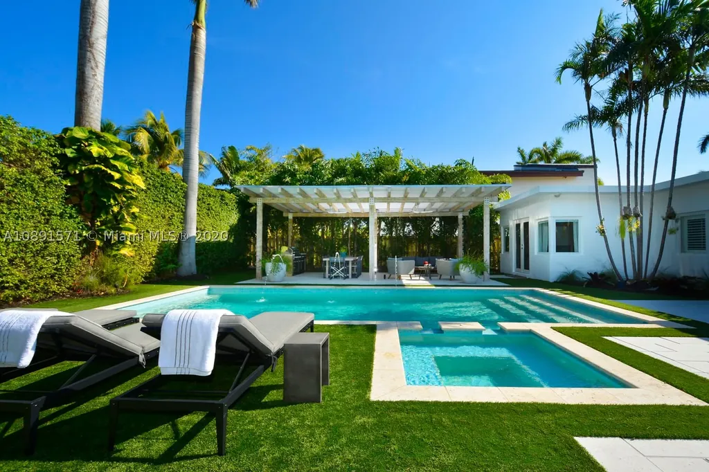 4383 N Michigan Avenue Miami Beach FL 33140