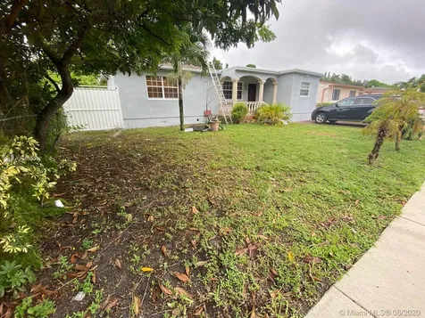 860 NE 158th Street North Miami Beach FL 33162
