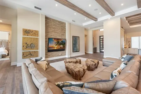 919 S Southlake Drive Hollywood FL 33019