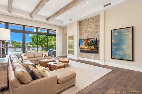 919 S Southlake Drive Hollywood FL 33019