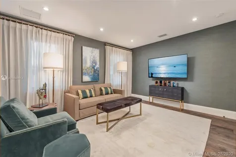 919 S Southlake Drive Hollywood FL 33019