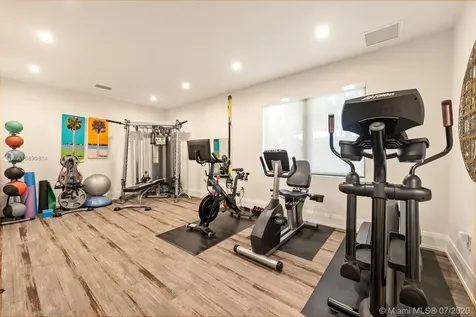 919 S Southlake Drive Hollywood FL 33019