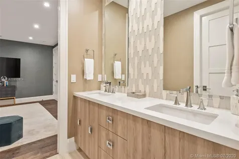 919 S Southlake Drive Hollywood FL 33019