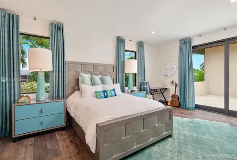 919 S Southlake Drive Hollywood FL 33019