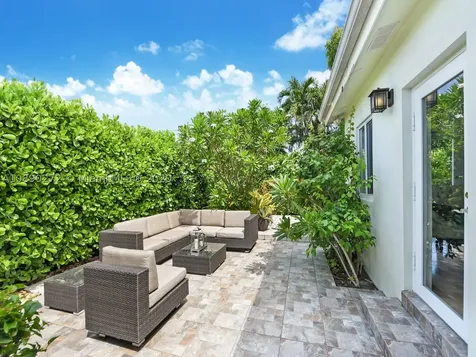 725 Benevento Avenue Coral Gables FL 33146