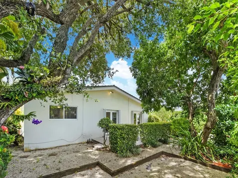 725 Benevento Avenue Coral Gables FL 33146