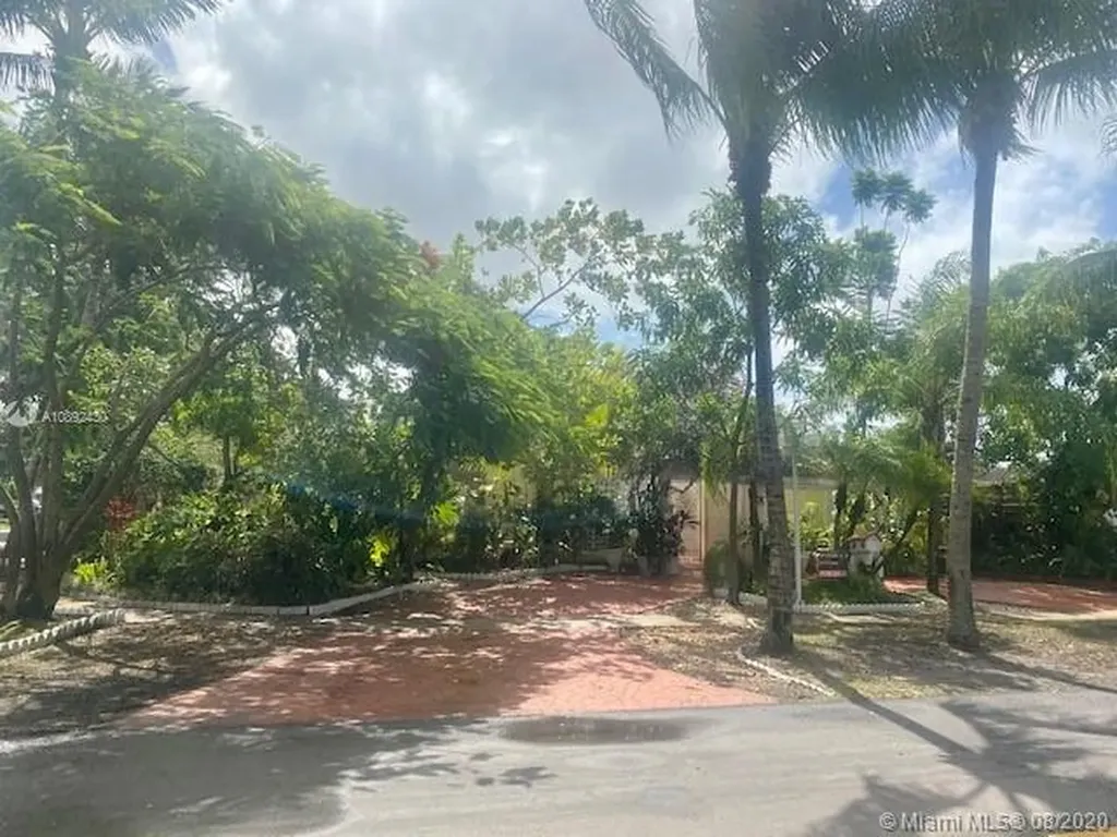 601 SW 70th Avenue Pembroke Pines FL 33023
