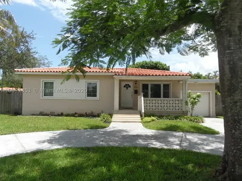 900 Wren Avenue Miami Springs FL 33166