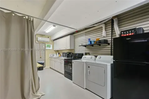 3515 E Fairview Street Coconut Grove FL 33133