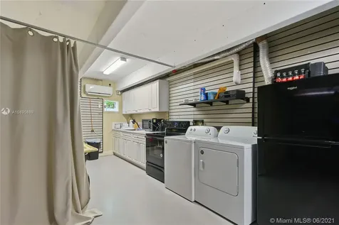 3515 E Fairview Street Coconut Grove FL 33133