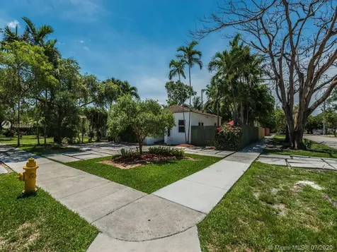 498 Swan Avenue Miami Springs FL 33166